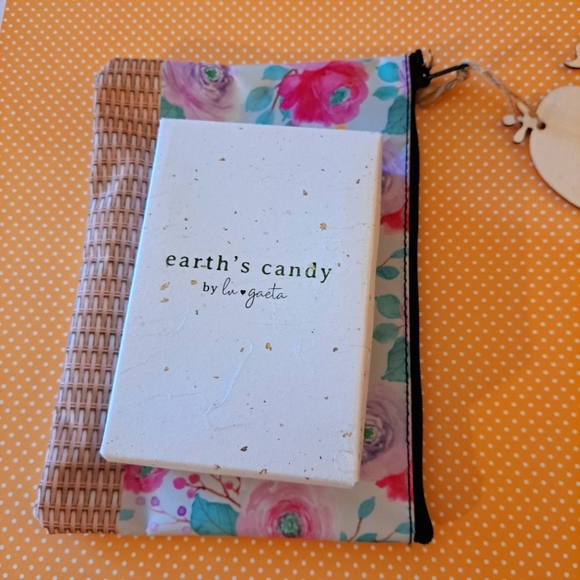 Earth's Candy by Lu Gaeta necklace and "Dream" pouch - Picture 2 of 8